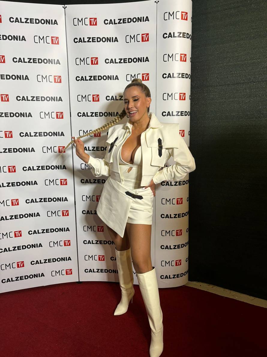 VIDEO Žanamari je u prozirnoj haljini 'užarila' atmosferu, a Nives istaknula bujni dekolte