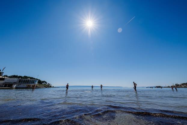 Splićani zaigrali picigin na Bačvicama 