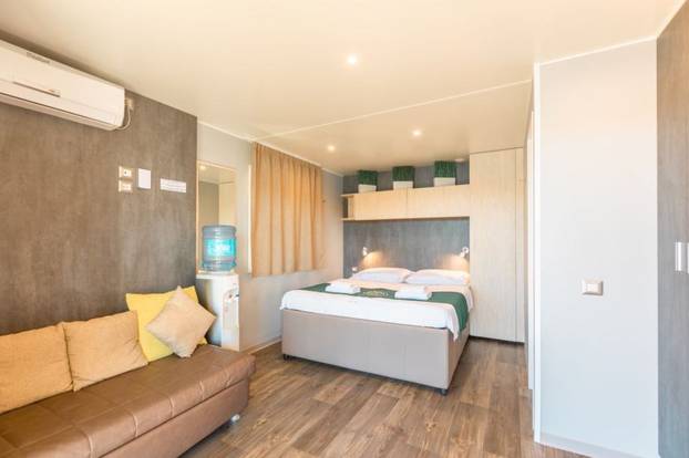 Prodaje se luksuzna mobilna kućica u Tisnom kraj plaže. Ima 22 kvadrata. Cijena? 'Povoljna'