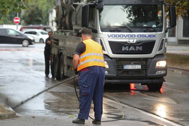 Osijek: Istarska ulica poplavljena nakon kiše