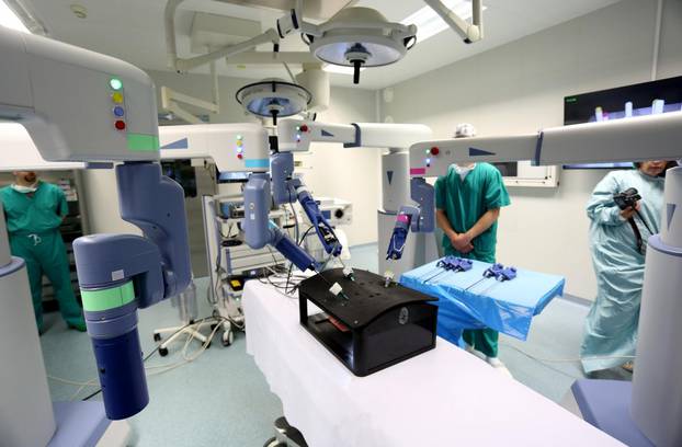 Predstavljen robotski sustav Nacionalnom centru za robotsku kirurgiju KBC-a Zagreb
