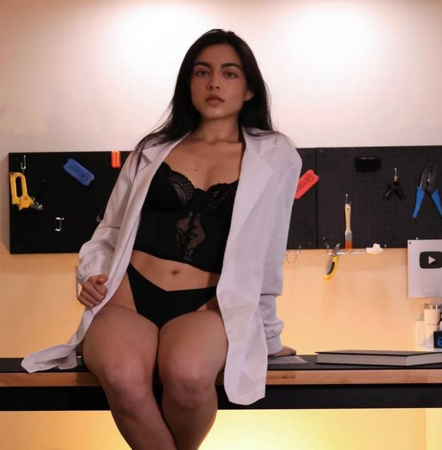 FOTO Zgodna bioinženjerka napustila doktorat: 'Snimam vruće videe i držim instrukcije'