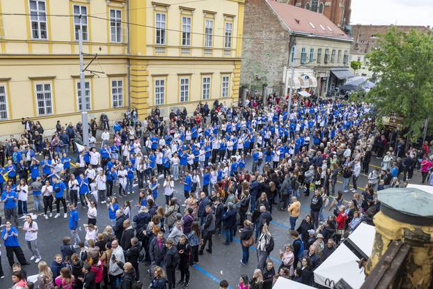 Osječki maturanti unatoč lošem vremenu plesali quadrillu u centru grada