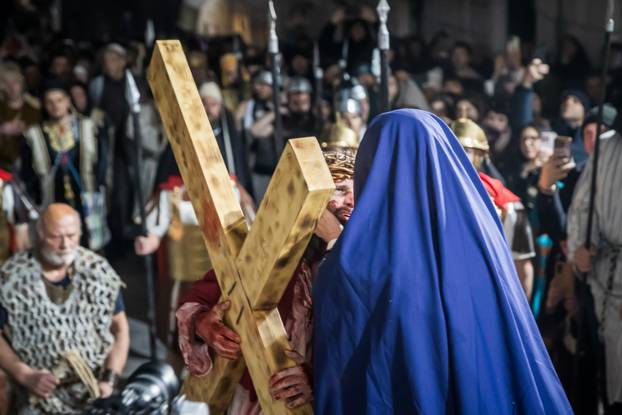 U Imotskom na Cvjetnicu uprizorena „Imotska Muka“, scenski prikaz Muke Gospodina našega Isusa Krista 