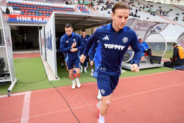 Split: Zagrijavanje igrača prije početka utakmice između Osijeka i Hajduka