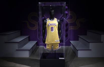 Dres Kobeja Bryanta prodali na aukciji za sedam milijuna dolara