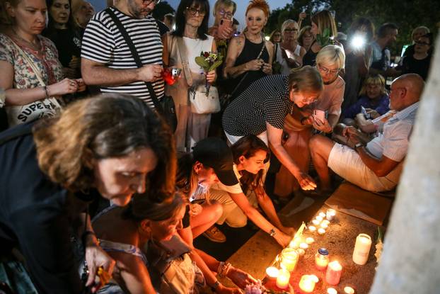 Građani Beograda odali počast Arsenu, Matiji i Gabi Novak