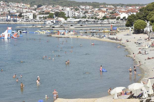 Vodice: Uživanje u lijepom vremenu na  plažama