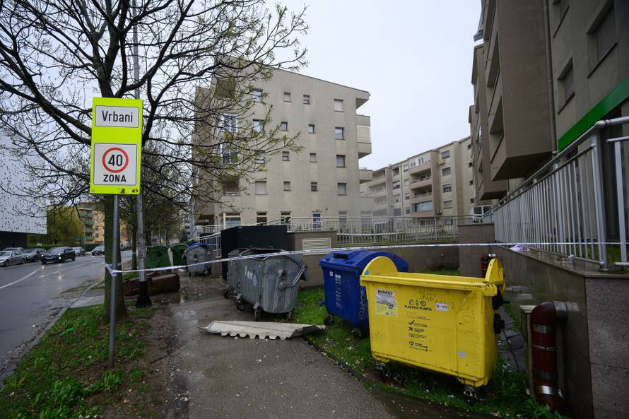 Zagreb: Olujno nevrijeme oštetilo krov zgrade na Horvaćanskoj cesti na Vrbanima