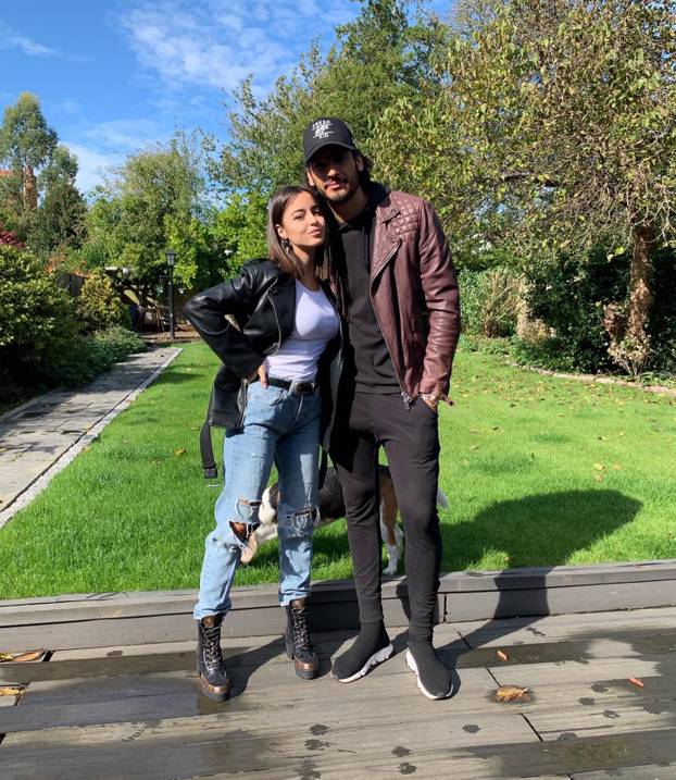 FOTO Livakoviću zatvorio put do gola, ona mu je velika podrška