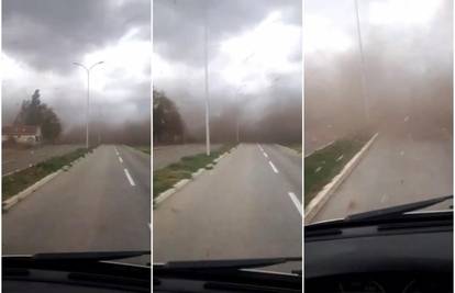 Video: U Vojvodini je uletio u  tornado! Dvoje mrtvih na cesti