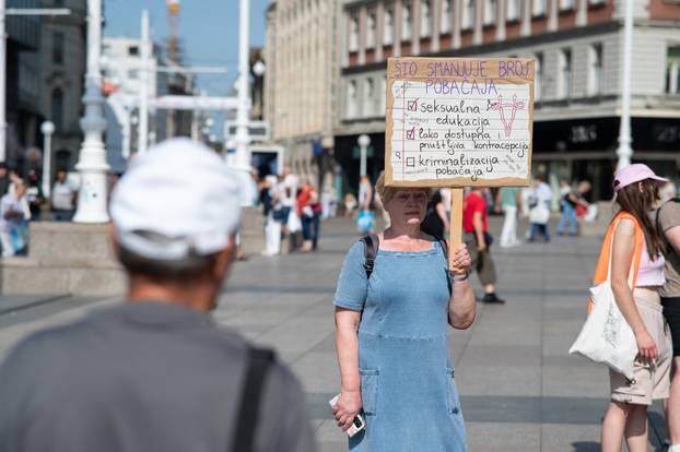 Zagreb: Javna okupljanja „Molitva krunice“ i „Ustani za slobodu“ istovremeno na Trgu