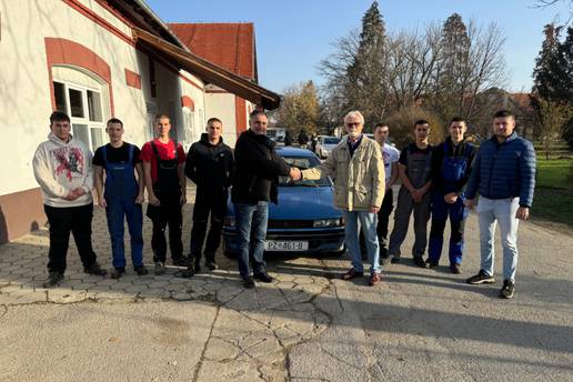 Vladimir donirao auto budućim automehaničarima u Požegi: 'Služit će im za praksu i obuku'