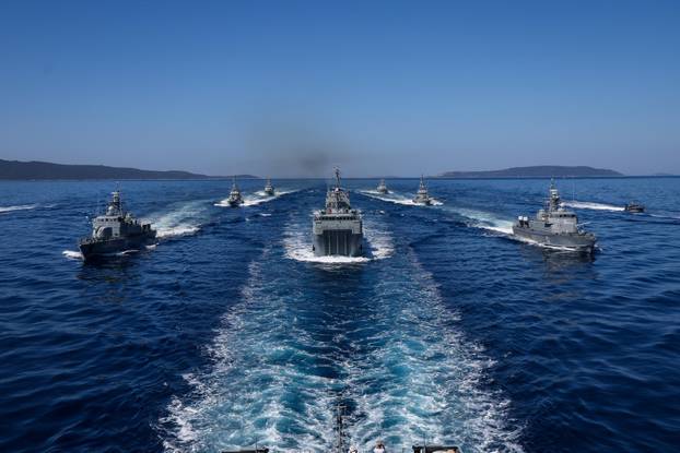 Split: Vježba Hrvatske ratne mornarice za vojni mimoplov