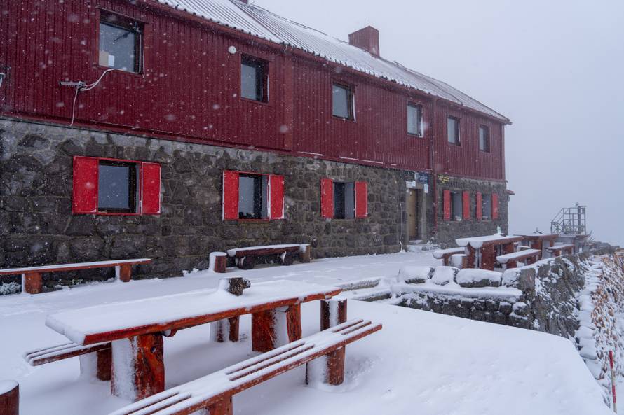 Zavižan: Snijeg pao u Nacionalnom parku Sjeverni Velebit