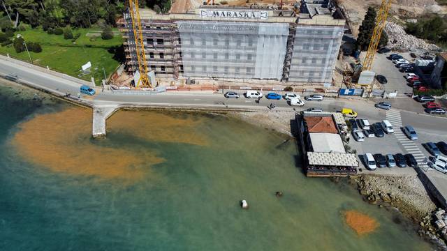 Zadar: Pogled iz zraka na zamućeno more zbog izgradnje obližnjeg hotela