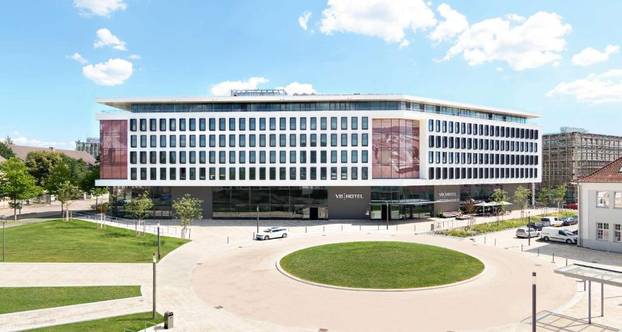 FOTO Jedinstveni hotel za ljubitelje auta: Noć provodite u preuređenim vozilima