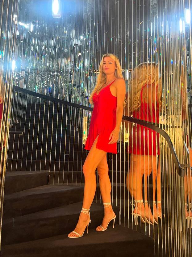 FOTO Talijanka napustila tenis, navukla tangice i postala model