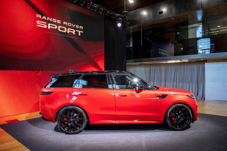 Sitgao novi Range Rover Sport : U gradu je šminker, a na terenu može i kroz 90 cm duboku vodu