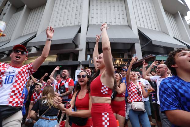 SP 2026 Philadelphia: Navijači se okupljaju prije razvijanja hrvatske zastave uoči utakmice s Ganom