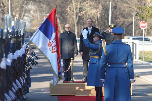 Beograd: Vučić najavio da Vojska Srbije nabavlja dronove samoubojice 