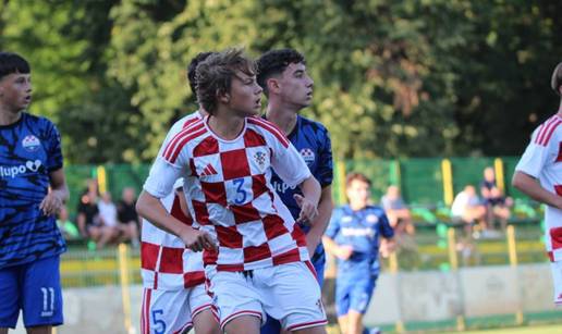 Mladi 'vatreni' zaigrali u novim Adidas dresovima! Evo kakvi su