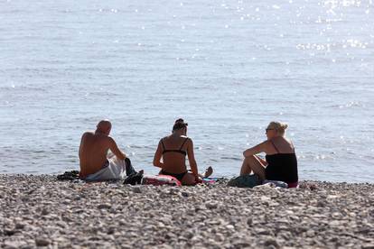 Koji studeni? Super je na plaži! Temperatura mora je čak 21°C