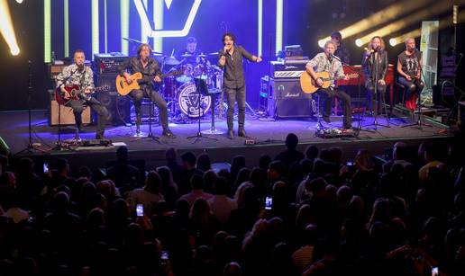 FOTO Ljubav i rock&rsquo;n&rsquo;roll: Parni Valjak odr&zcaron;ao valentinovski koncert u zadarskom Arsenalu