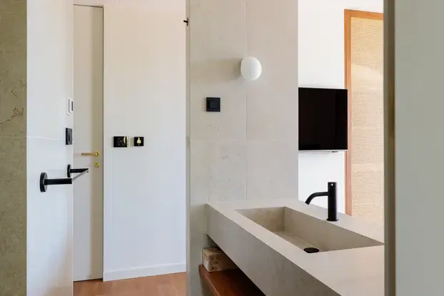 FOTO Prekrasna vila na Hvaru dobila je nagradu za dizajn - neprimjetno uranja u okoliš