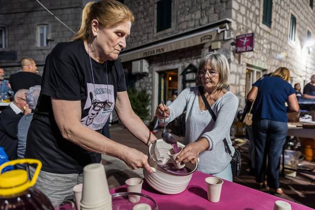 Vrgorac:  Održana 25 Biklijada napitak koji se pravi od Kozijeg Mlijeka i mladog Vina