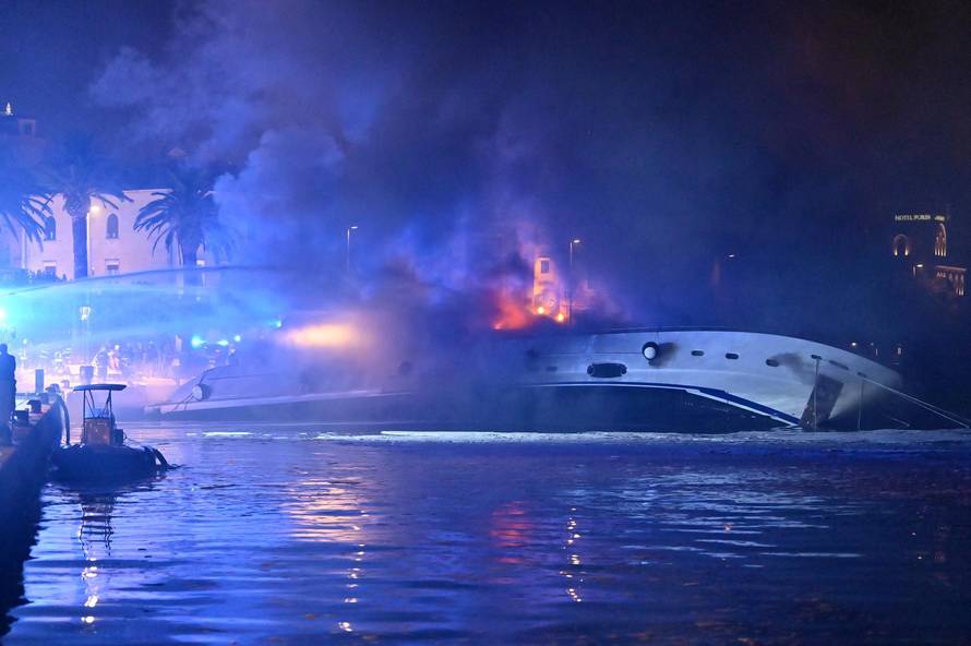 Makarska: Jahta Acceptus tijekom gašenja okrenula se na bok