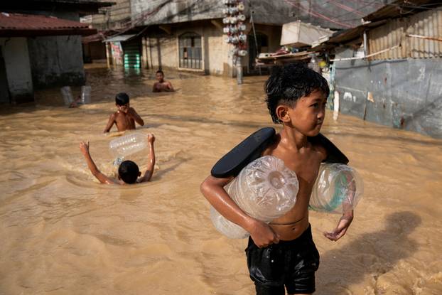 Flooding following super typhoon Man-Yi in Nueva Ecija
