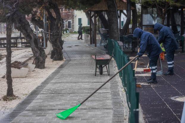 Ka&scaron;tela: &Ccaron;i&scaron;&cacute;enje ulica i objekata jo&scaron; traje, stigao i &zcaron;upan Bla&zcaron;enko Boban