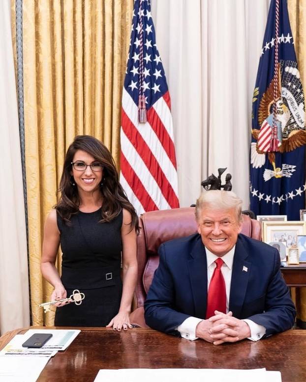 FOTO Pala ko kruška! Trumpova zastupnica koja obožava oružje tresnula u Zastupničkom domu