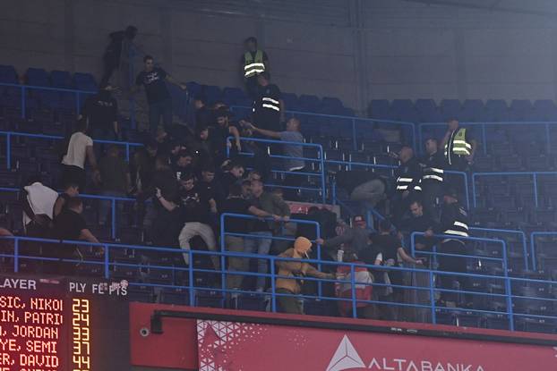Beograd: Tučnjava navijača i policije na utakmici KK Partizan Mozzart Bet  i KK Crvena zvezda