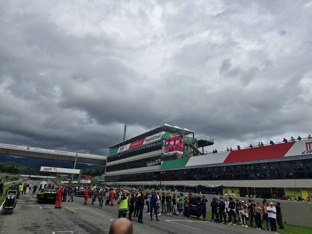 FOTO 24sata na utrci u Italiji. Pogledajte spektakl s hrvatskim vozačem za volanom Huracana