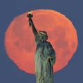 Prizor za pamćenje: Ružičasti mjesec 'zapalio' je Kip slobode