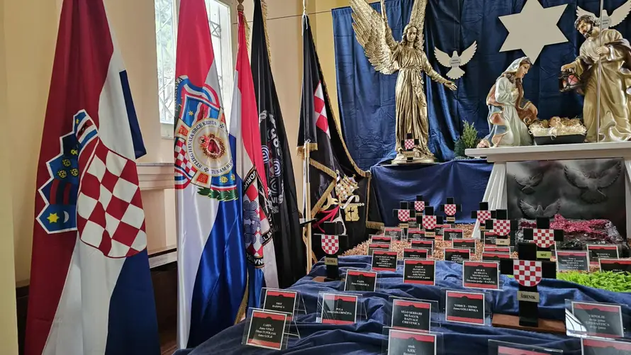 FOTO Ovo su jaslice u šibenskoj crkvi. Lanjske su imale tenkove, barbike i lutku istospolnog para