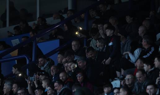Varaždin pred Dinamo mijenjao travnjak, a nestanak struje dobrano je zabavio gledatelje