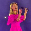 VIDEO Minea rasplesala publiku u kratkoj ružičastoj haljinici...