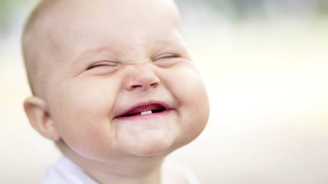 Bebe se smiju jer žele usrećiti odrasle, vole kad ste i vi veseli