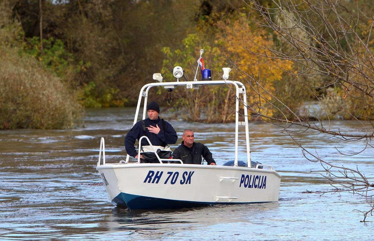 Policija kod Slunja pronašla grupu migranata, jedna se žena utopila dok je prelazila Koranu