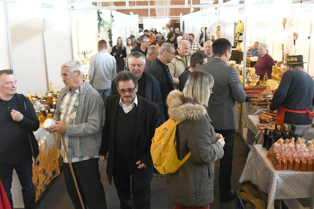 Grubišno Polje: Otvoren dvodnevni 19. Gospodarski sajam sira, meda i vrganja