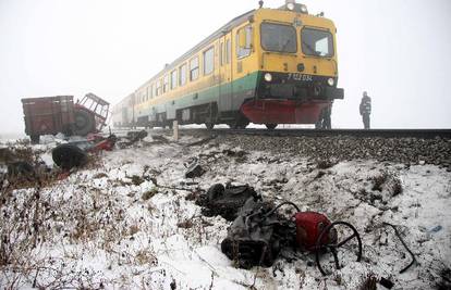 Vlak produljio život kravi, vozač (63) lakše ozlijeđen 