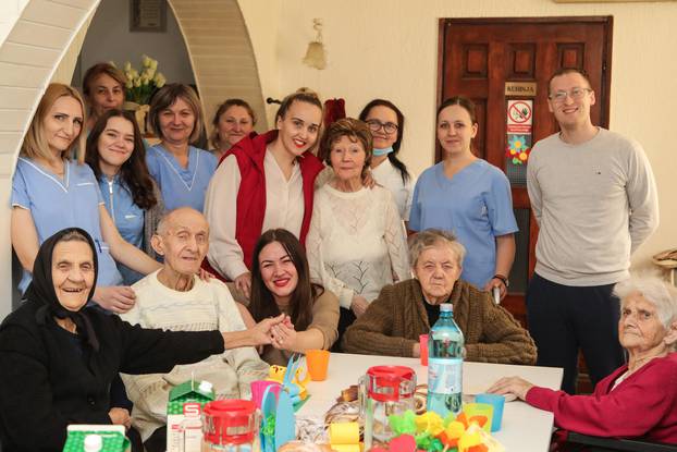 Đorđe Korđić  živio je u  teškim uvjetima, sada boravi u Domu za starije i nemoćne osobe "Sveta Rita" u Vinkovcima