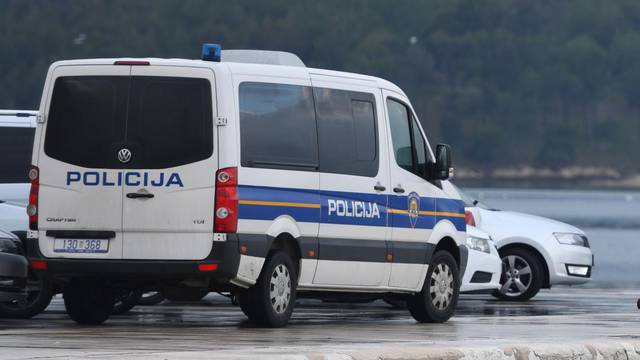 Šibenik:  Policijski kombi intervente policije