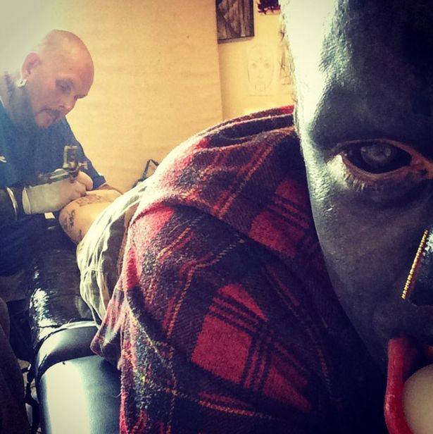 Ovaj Britanac je tetovirao čitavo tijelo, pa i očne jabučice