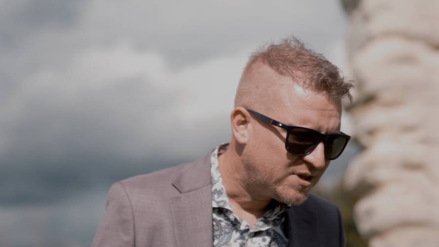 VIDEO Stipe Štrkalj debitira s emotivnom baladom 'Sanjaj' koja donosi vjeru u bolje sutra