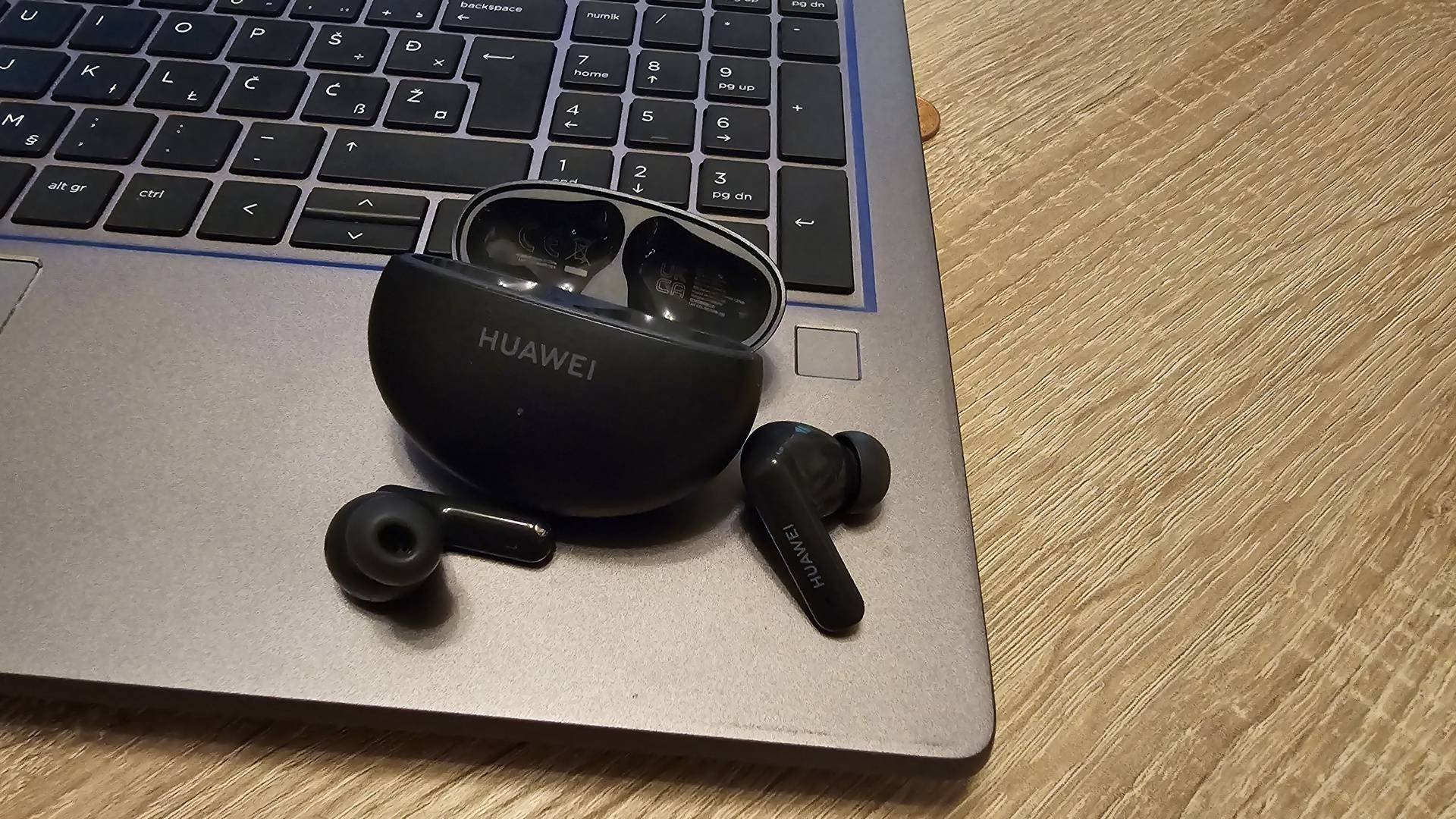 Isprobali smo Huawei FreeBuds 6i slušalice za uživanje u tišini