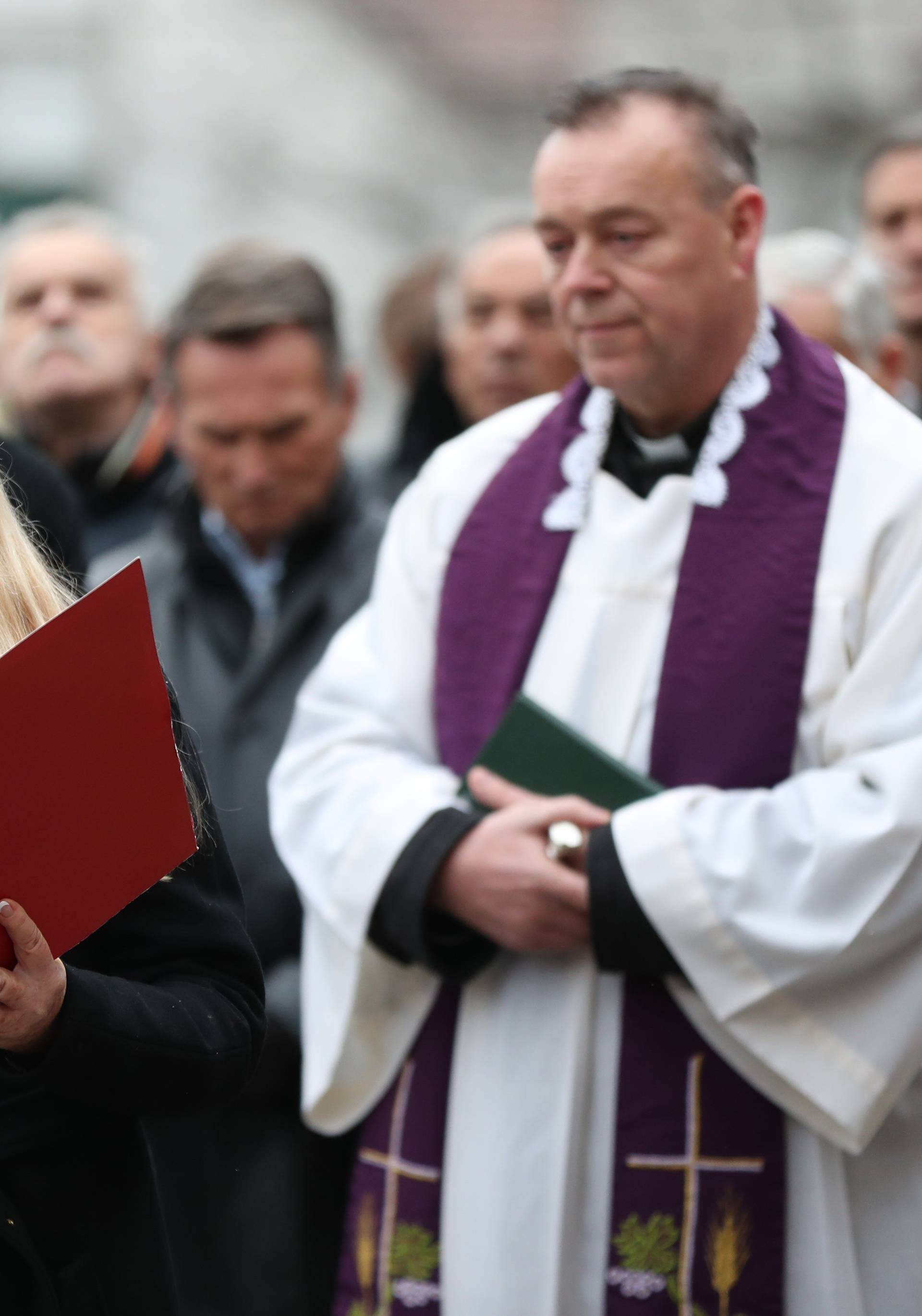 Oproštaj od oca uz tamburaše: Marko je jedva susprezao suze